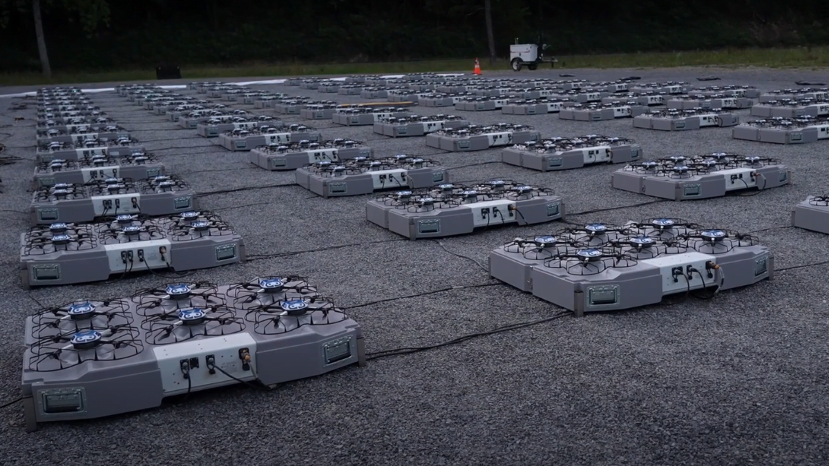 Conoce el detrás de escena de los espectáculos de luces con drones
