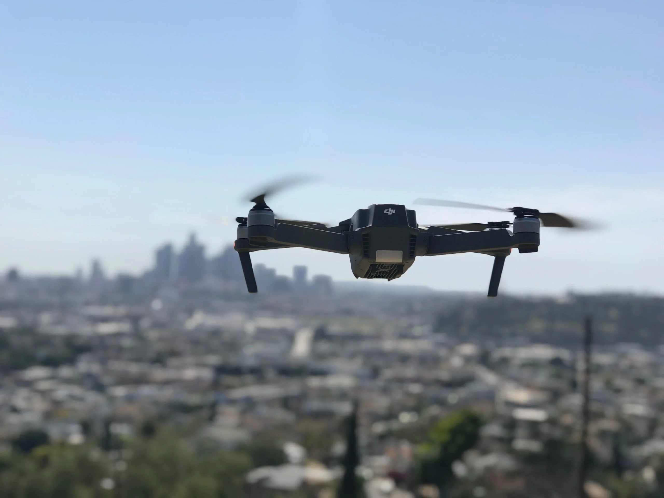 Pilotos de drone en Chile deberán acreditar capacitación para obtener credencial